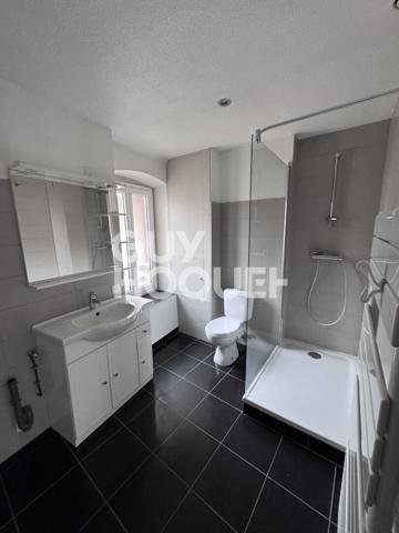 IMMEUBLE DE RAPPORT À VENDRE AU COEUR DE FEURS (sans Fond de Commerce)