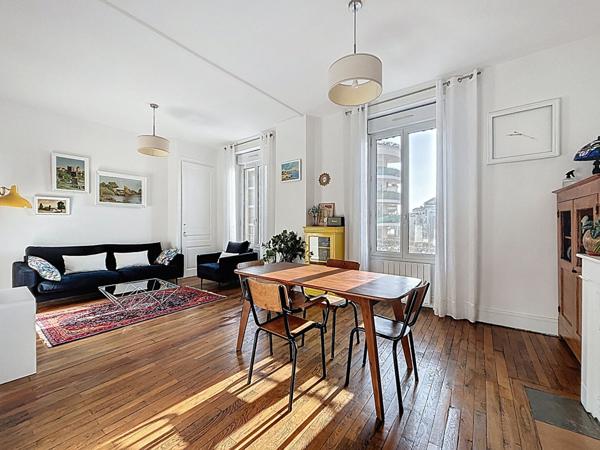 Coeur Monplaisir T2/T3 lumineux 60m², charme, traversant