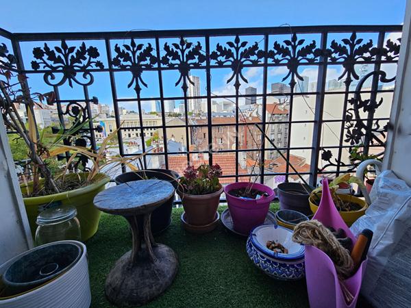 PUTEAUX: Hyper-Centre Ville, Appartement de 4 pièces de 101m² en Carrez e t 130m² au sol, avec balconnets et cave