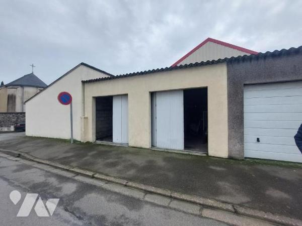  A VENDRE - LOT DE DEUX GARAGES - COSSE LE VIVIEN 