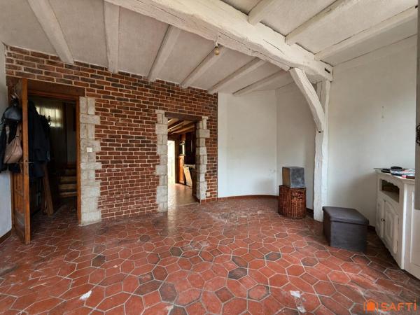 Maison mitoyenne, 3 chambres, fort potentiel !