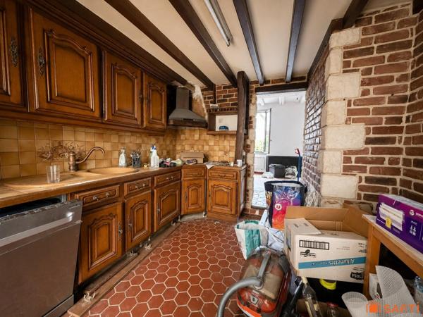 Maison mitoyenne, 3 chambres, fort potentiel !