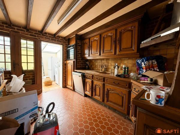 Maison mitoyenne, 3 chambres, fort potentiel !