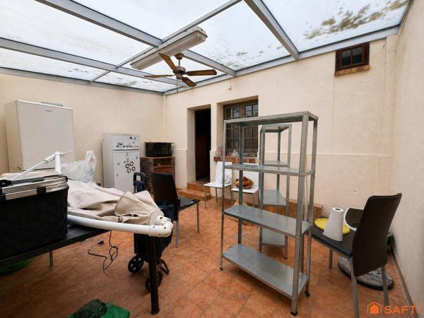 Maison mitoyenne, 3 chambres, fort potentiel !
