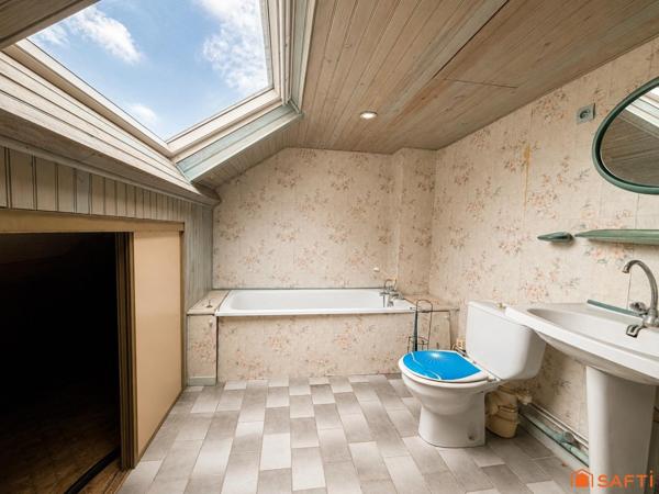 Maison mitoyenne, 3 chambres, fort potentiel !