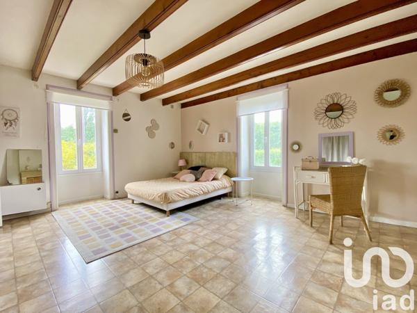 Maison 6 pièces de 184 m² à Vouvant (85120)