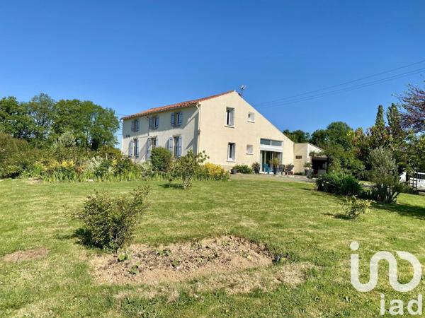 Maison 6 pièces de 184 m² à Vouvant (85120)