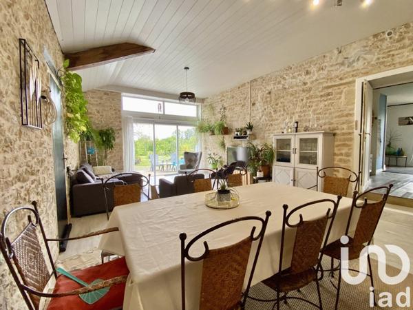 Maison 6 pièces de 184 m² à Vouvant (85120)