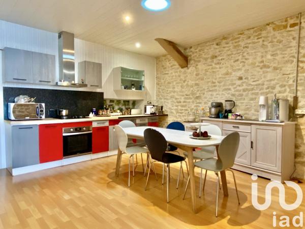 Maison 6 pièces de 184 m² à Vouvant (85120)