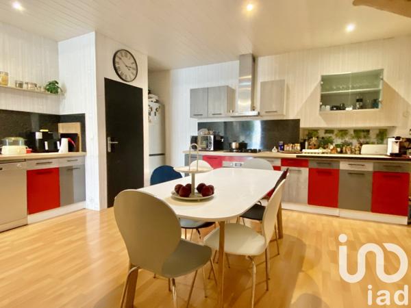 Maison 6 pièces de 184 m² à Vouvant (85120)