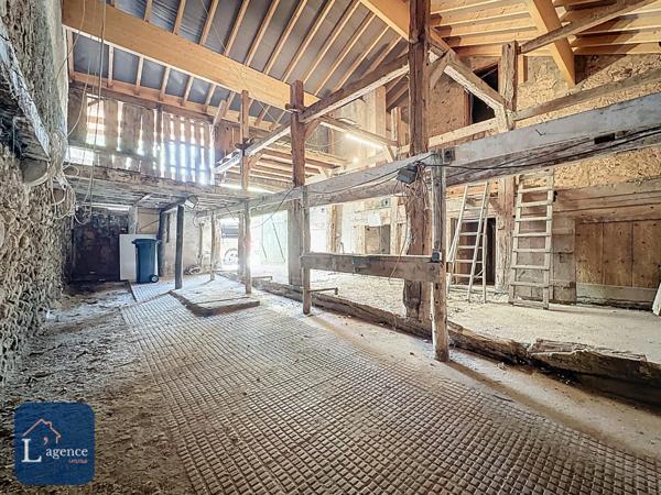 Grange avec Carnotzet potentiel d'habitation de 225 m² à Divonne les Bains