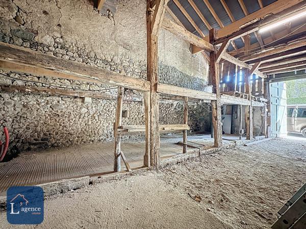 Grange avec Carnotzet potentiel d'habitation de 225 m² à Divonne les Bains