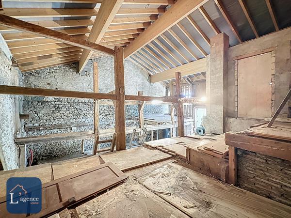 Grange avec Carnotzet potentiel d'habitation de 225 m² à Divonne les Bains