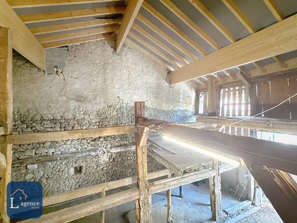 Grange avec Carnotzet potentiel d'habitation de 225 m² à Divonne les Bains