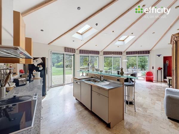 Maison
         8 pièces
        - 250 m² Bien prestige 670 000 € *