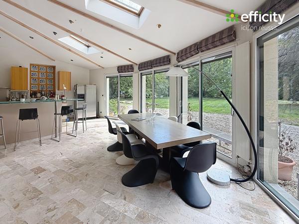 Maison
         8 pièces
        - 250 m² Bien prestige 670 000 € *