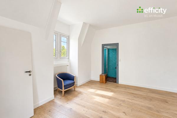 Maison
         8 pièces
        - 250 m² Bien prestige 670 000 € *