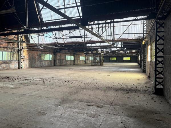 Vente Local industriel 3660 m2 à Busigny
