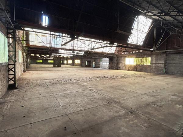 Vente Local industriel 3660 m2 à Busigny