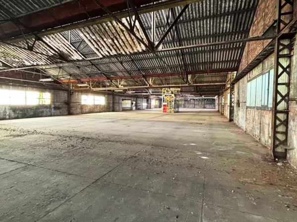 Vente Local industriel 3660 m2 à Busigny