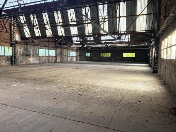 Vente Local industriel 3660 m2 à Busigny