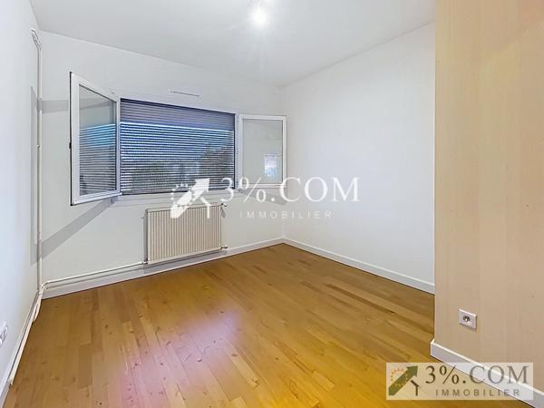 Appartement
                                                                                                                                                                                                                                                                                                                        4 pièce(s)                                                                                                                                                                                                          3 chambre(s)                                                                                                                                                                                                          94  m²