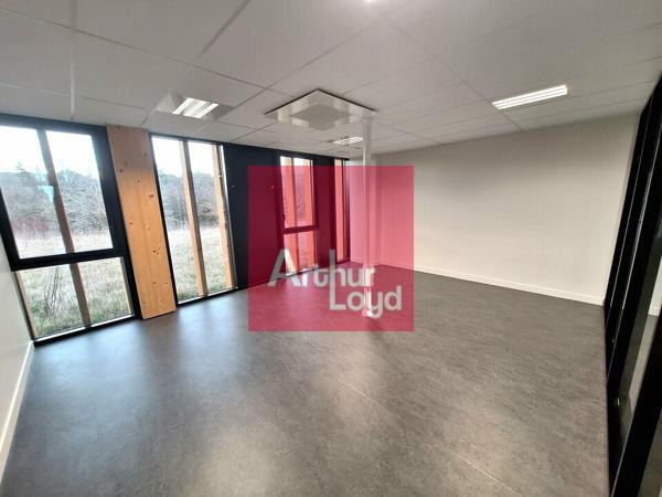 CHATEL GUYON A LOUER BUREAUX - BATIMENT INDEPENDANT- 414M²