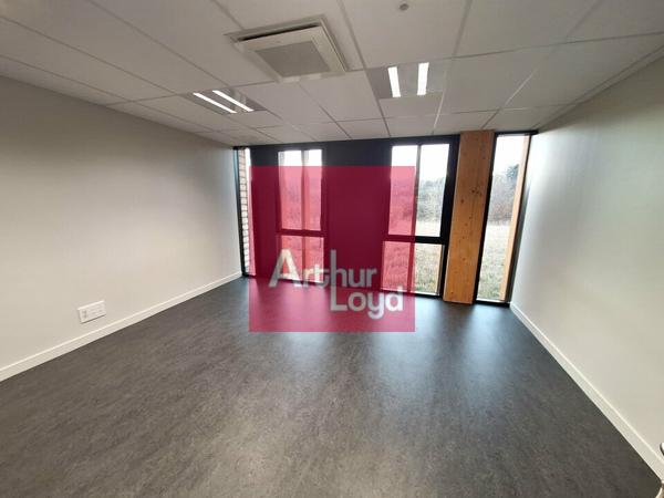 CHATEL GUYON A LOUER BUREAUX - BATIMENT INDEPENDANT- 414M²