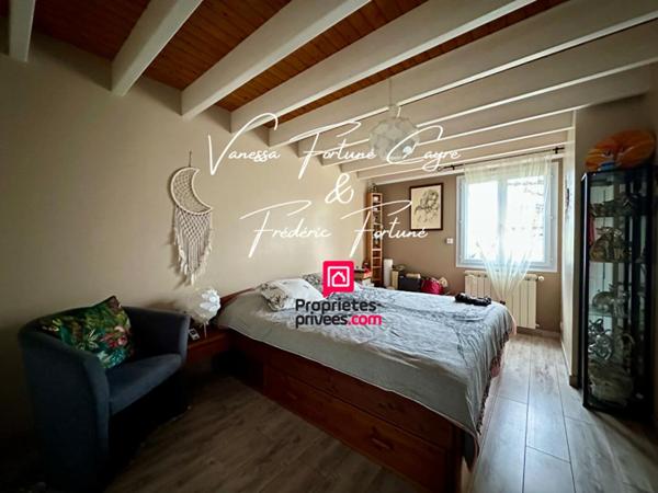 Maison en pierre de caractère à Blanquefort (33290) Piscine & panneaux solaires