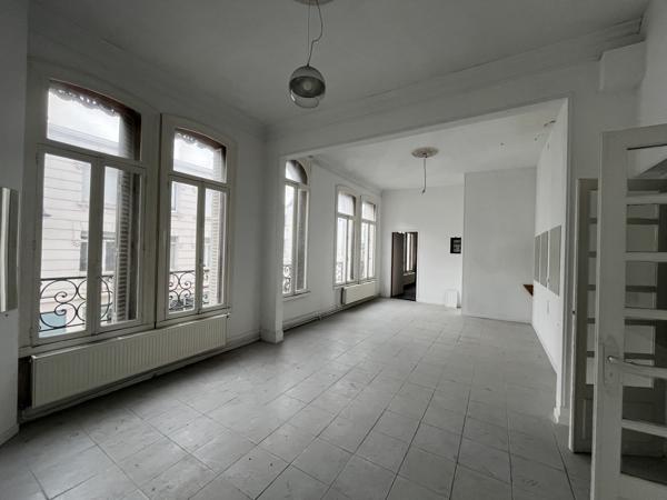 A LOUER - IMMEUBLE DE BUREAUX - 140 M2 - SAINT-QUENTIN