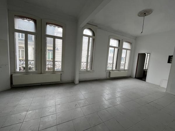 A LOUER - IMMEUBLE DE BUREAUX - 140 M2 - SAINT-QUENTIN