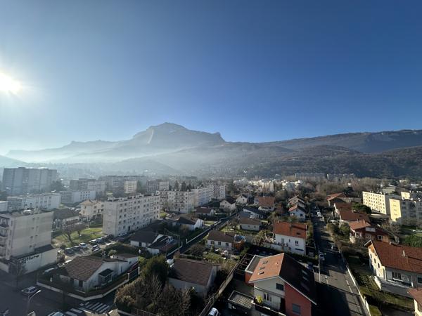 T4 au dernier étage avec vue panoramique - Seyssinet-Pariset - avenue de la République - 68,52 m²
