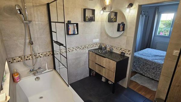 Vente                                                      Maison
                        
                     9 pièces                      181 m2                     à Mondeville