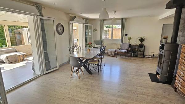 Vente                                                      Maison
                        
                     9 pièces                      181 m2                     à Mondeville