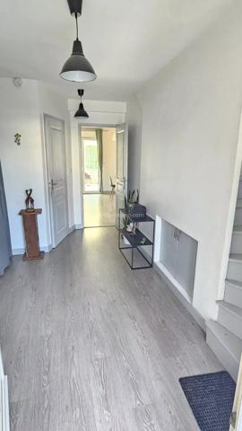 Vente                                                      Maison
                        
                     9 pièces                      181 m2                     à Mondeville