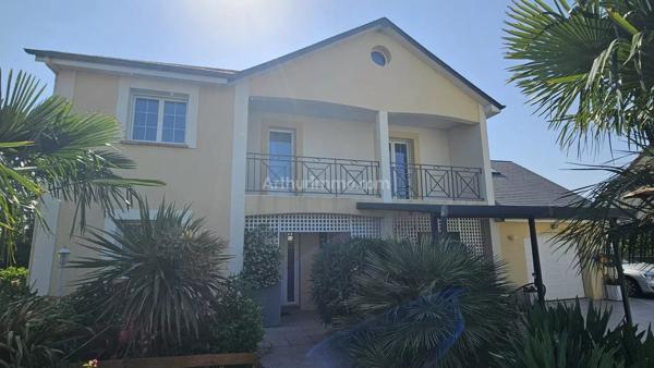 Vente                                                      Maison
                        
                     9 pièces                      181 m2                     à Mondeville