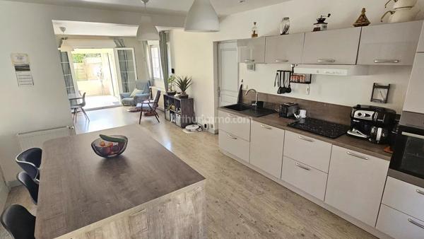 Vente                                                      Maison
                        
                     9 pièces                      181 m2                     à Mondeville