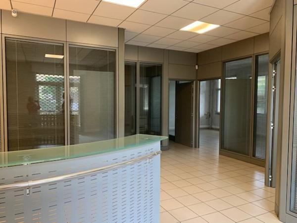 Bureaux à vendre à Chateaurenard avec parkings privatifs et sanitaires privés