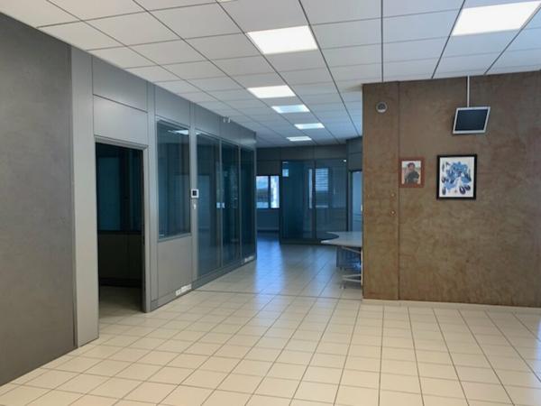 Bureaux à vendre à Chateaurenard avec parkings privatifs et sanitaires privés