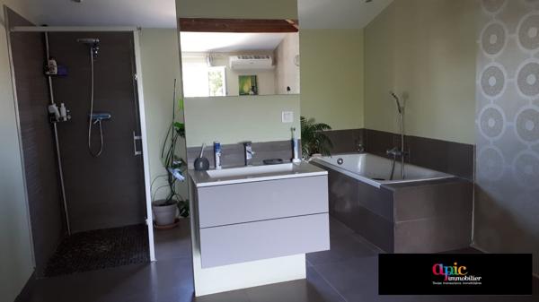 Villa T5 de 152 m² au calme avec piscine