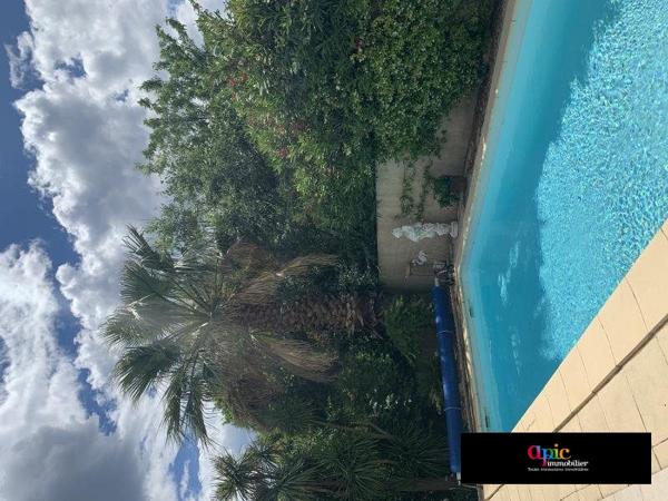 Villa T5 de 152 m² au calme avec piscine