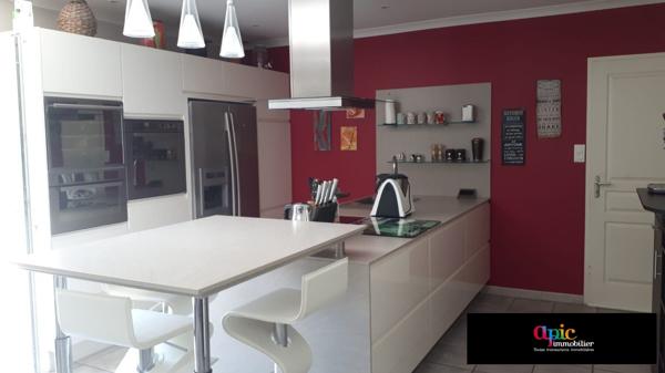 Villa T5 de 152 m² au calme avec piscine