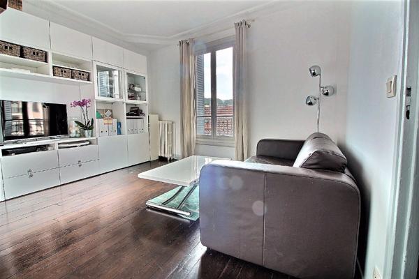 Suresnes Centre-ville Carnot-Gambetta ? Appartement 3 pièces avec loggia dans un bel immeuble ancien