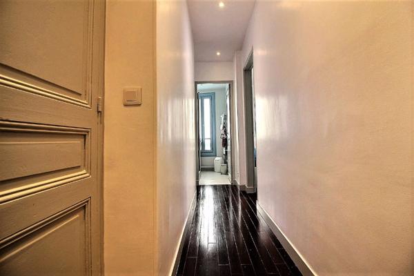Suresnes Centre-ville Carnot-Gambetta ? Appartement 3 pièces avec loggia dans un bel immeuble ancien