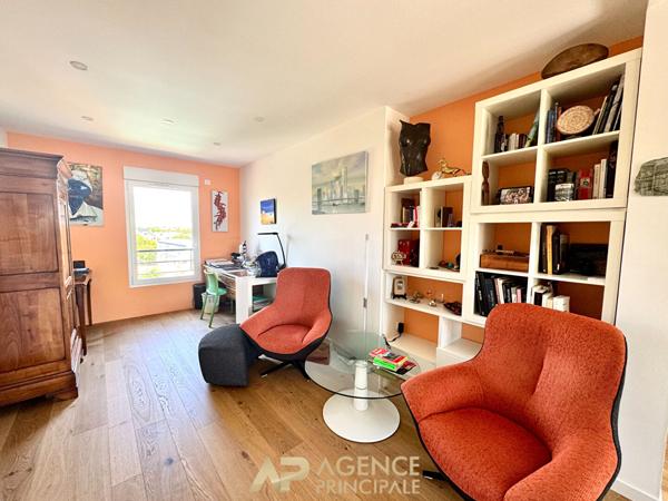 Appartement T3 bis - 110m2 - Dernier étage avec terrasse - Box et parking - La Genette 790 000 € **  - Référence  JH742