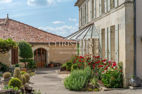 Magnifique Propriété avec Maison de Maître, Moulin et Gîtes