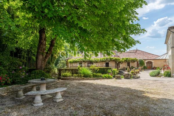 Magnifique Propriété avec Maison de Maître, Moulin et Gîtes