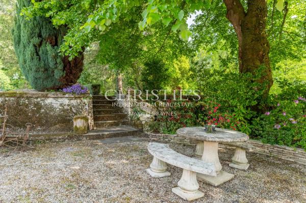Magnifique Propriété avec Maison de Maître, Moulin et Gîtes