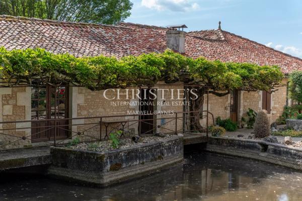 Magnifique Propriété avec Maison de Maître, Moulin et Gîtes