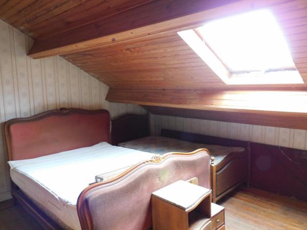 Maison avec terrain et point d'eau